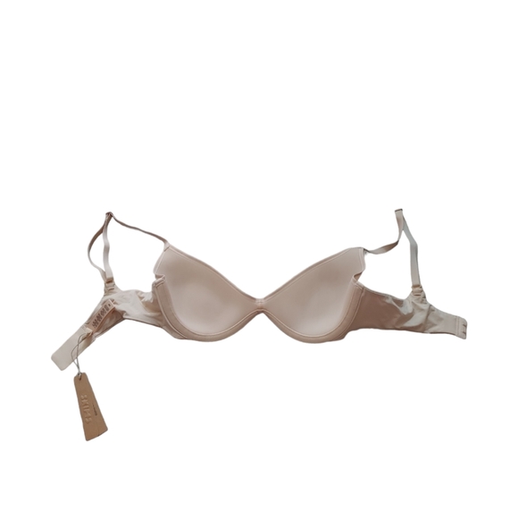 SKIMS Weightless Scoop Bra - Picture 7 of 15